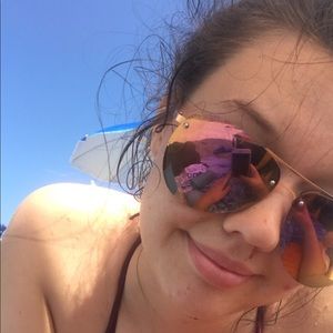 Meet your Posher, Monique